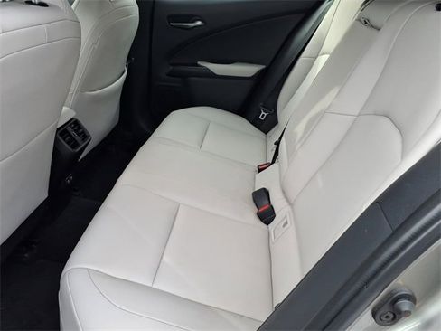 Used 2019 Lexus UX 200 image 6