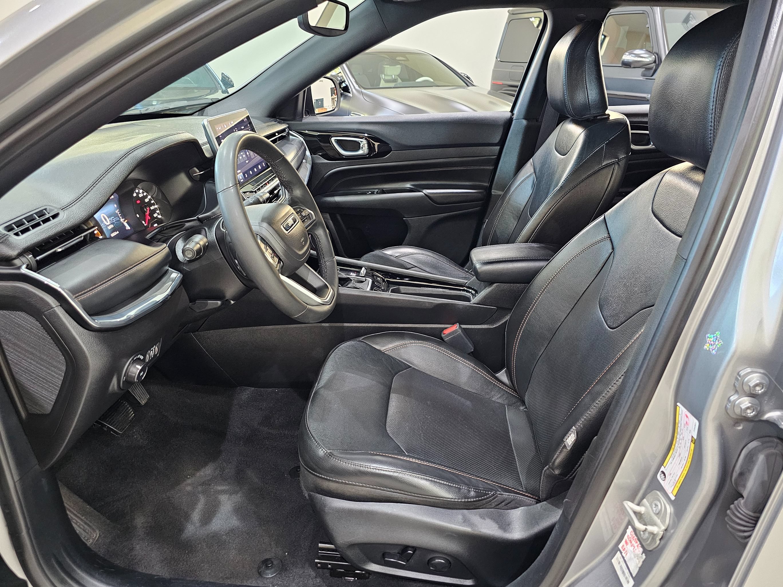 Used 2023 Jeep Compass Limited AWD/4WD image 16