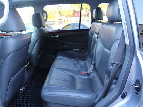 Used 2008 Lexus LX 570 4WD w/ Technology Pkg image 24