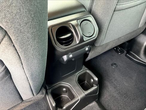 Used 2025 Jeep Gladiator Sport AWD/4WD image 17