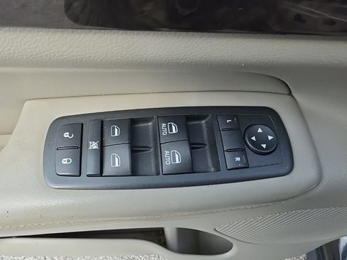 Used 2012 Jeep Grand Cherokee Laredo AWD/4WD image 21