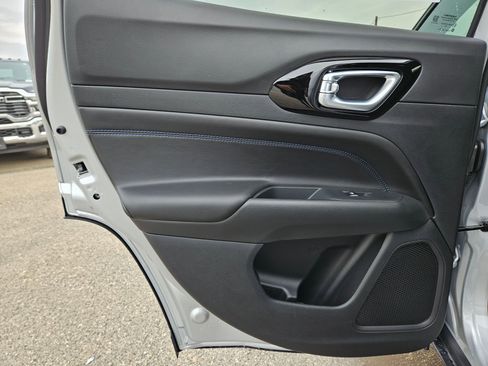 New 2026 Jeep Compass Latitude image 14