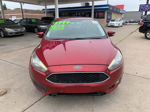Used 2017 Ford Focus SEL FWD image 2