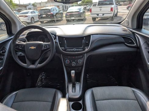 Used 2021 Chevrolet Trax LT AWD/4WD image 14