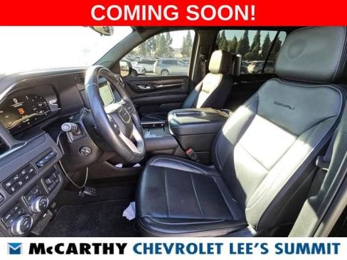 Used 2023 GMC Yukon XL Denali w/ Denali Reserve Package image 7