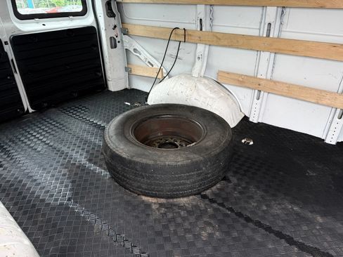 Used 2023 Chevrolet Express 2500 w/ Driver Convenience Package RWD image 19
