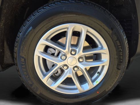 New 2025 Jeep Grand Cherokee Laredo X image 29