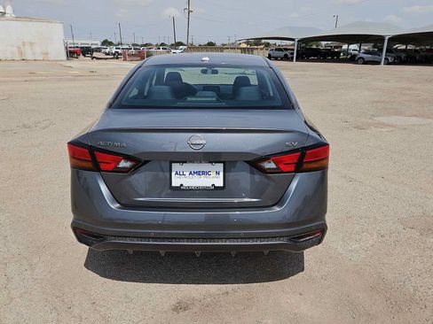 Used 2024 Nissan Altima 2.5 SV FWD image 7