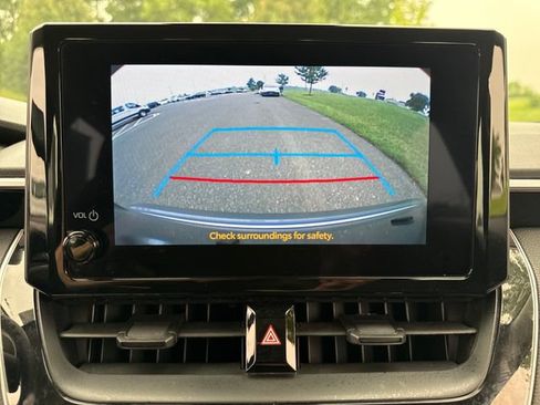 Used 2024 Toyota Corolla LE FWD image 27