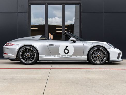 Used 2019 Porsche 911 Speedster RWD image 14