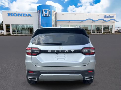 Used 2026 Honda Pilot Touring image 4