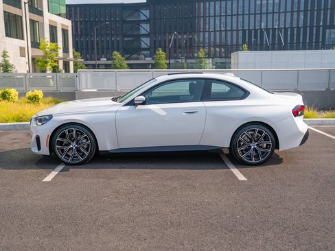 Used 2023 BMW 230i Coupe w/ Convenience Package RWD image 2