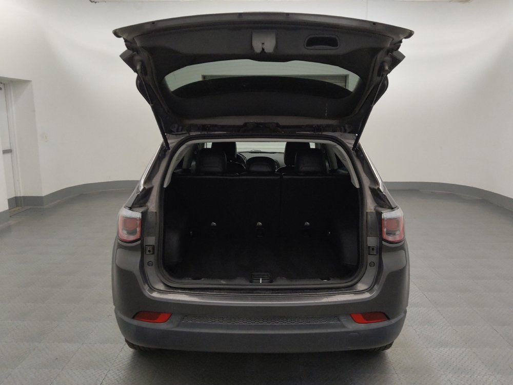 Used 2019 Jeep Compass Latitude FWD image 29