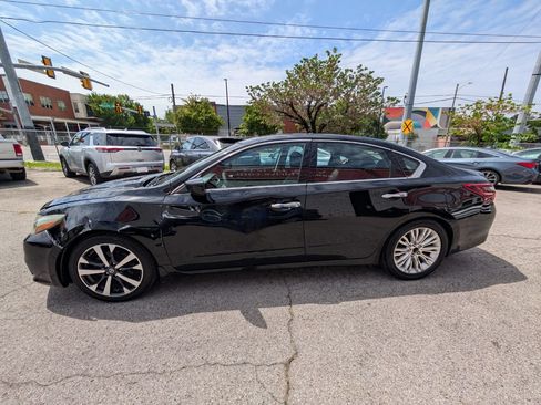 Used 2017 Nissan Altima 2.5 SR w/ LED Appearance Package FWD image 10