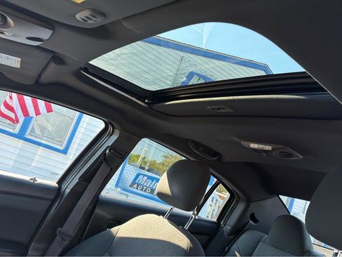 Used 2011 Chrysler 200 Touring FWD image 27