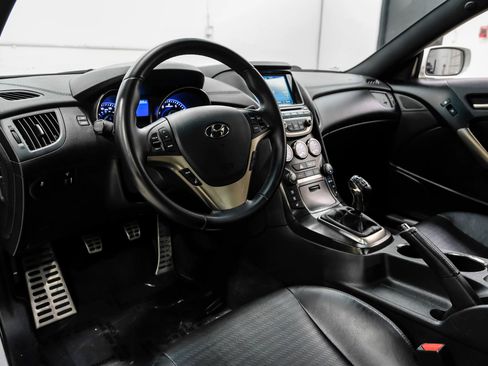 Used 2013 Hyundai Genesis 3.8 image 16