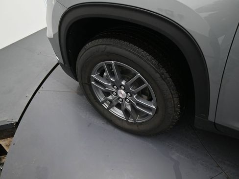 Used 2025 GMC Acadia Elevation image 8