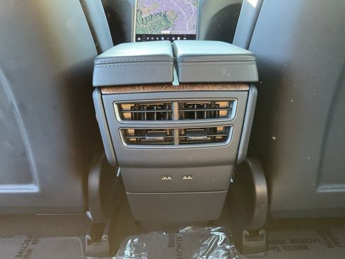 Used 2021 Tesla Model S Long Range Plus image 34