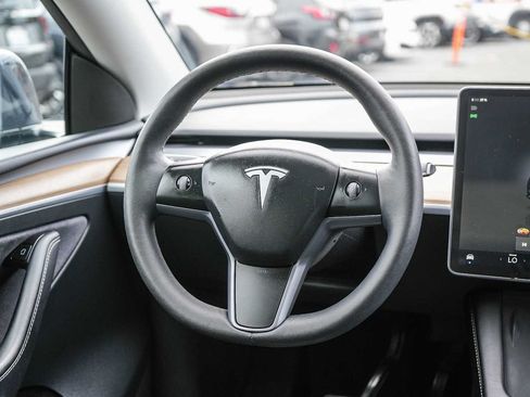 Used 2023 Tesla Model Y AWD image 18