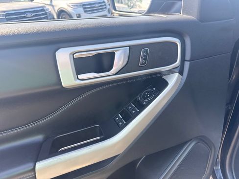 Used 2022 Ford Explorer XLT w/ Equipment Group 202A AWD/4WD image 30