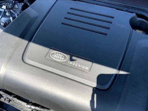 Used 2025 Land Rover Discovery S AWD/4WD image 32