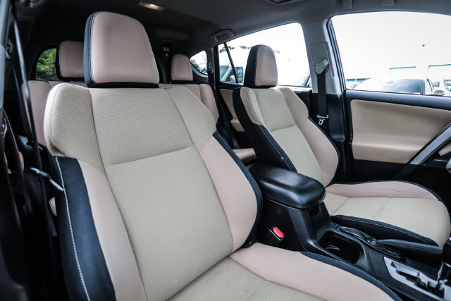 Used 2017 Toyota RAV4 XLE AWD/4WD image 59