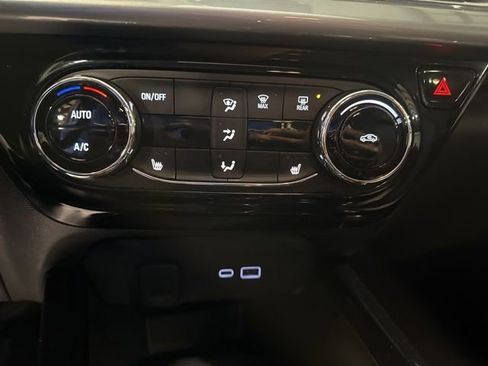 Used 2025 Chevrolet Trax LT w/ LT Convenience Package image 24