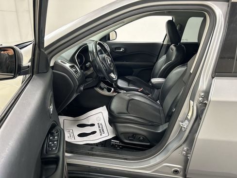 Used 2019 Jeep Compass Latitude w/ Popular Equipment Group image 9