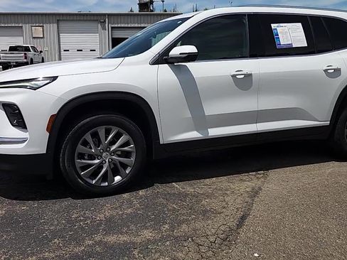 Used 2025 Buick Enclave Preferred FWD image 3