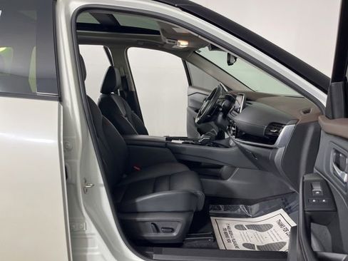 Used 2023 Nissan Rogue SL FWD image 41