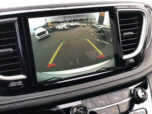 New 2026 Chrysler Pacifica Select image 30