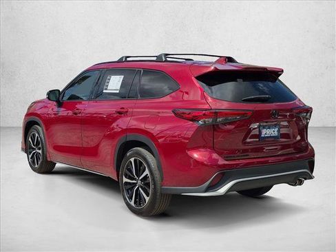 Used 2021 Toyota Highlander XSE FWD image 8