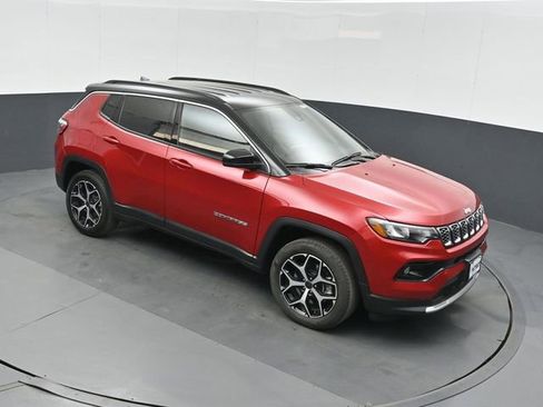 Used 2025 Jeep Compass Limited AWD/4WD image 28