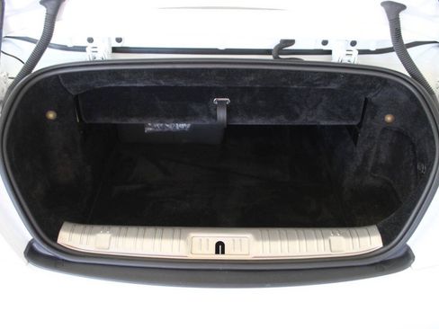 Used 2019 Rolls-Royce Dawn RWD image 21