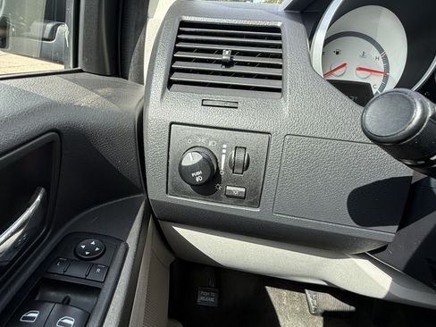 Used 2008 Dodge Grand Caravan SXT FWD image 23