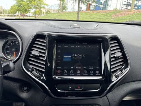Used 2020 Jeep Cherokee Limited FWD image 25