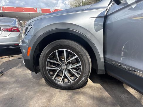 Used 2021 Volkswagen Tiguan SE w/ Panoramic Sunroof Package image 14