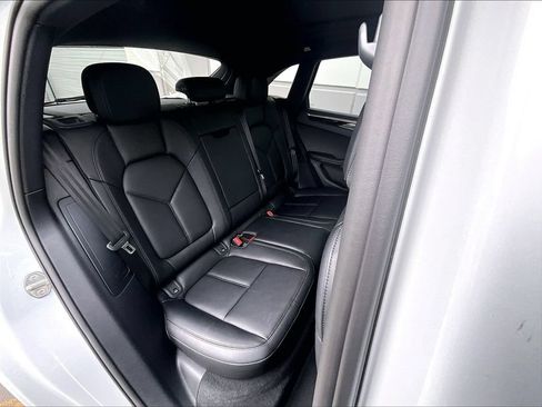 Certified 2026 Porsche Macan AWD/4WD image 21