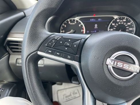 Used 2025 Nissan Altima 2.5 SV FWD image 23