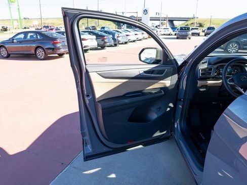 New 2026 Volkswagen Atlas Cross Sport SE image 11