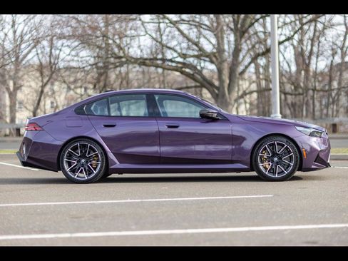 Used 2025 BMW M5 image 1