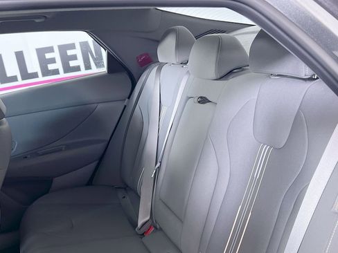 Used 2025 Hyundai Elantra SEL image 25