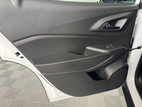 Used 2025 Chevrolet Trax ACTIV w/ Sunroof Package image 24