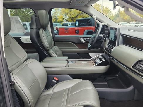 Used 2023 Lincoln Navigator L Black Label AWD/4WD image 18
