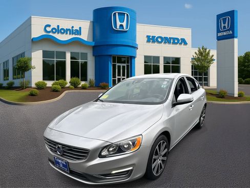 Used 2017 Volvo S60 T5 Inscription w/ Convenience Package image 2