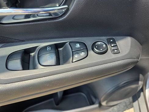 Used 2021 Nissan Kicks SV FWD image 17
