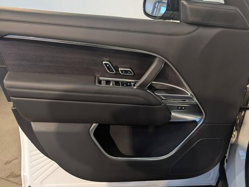 New 2026 Land Rover Range Rover Long Wheelbase SE AWD/4WD image 8