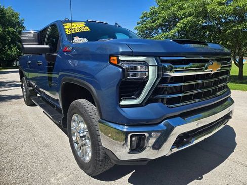Used 2025 Chevrolet Silverado 2500 LTZ w/ LTZ Premium Package AWD/4WD image 10