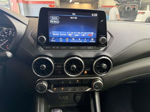 Used 2022 Nissan Sentra SV FWD image 19