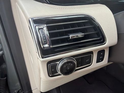 Used 2019 Lincoln Navigator Reserve AWD/4WD image 28